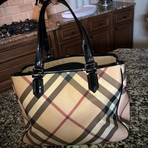 BURBERRY Patent Trim Nova Check Tote